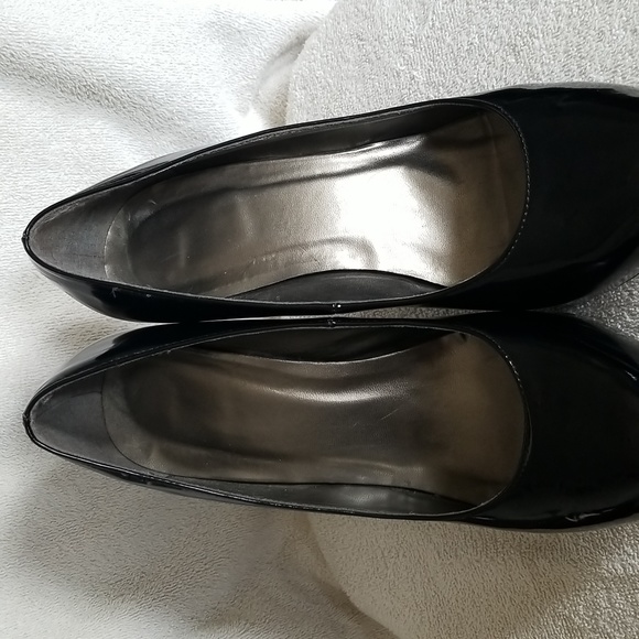 Size9 heels - Picture 3 of 3